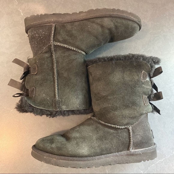 UGG sz 6 black suede Bailey bow mid boots - Picture 5 of 12